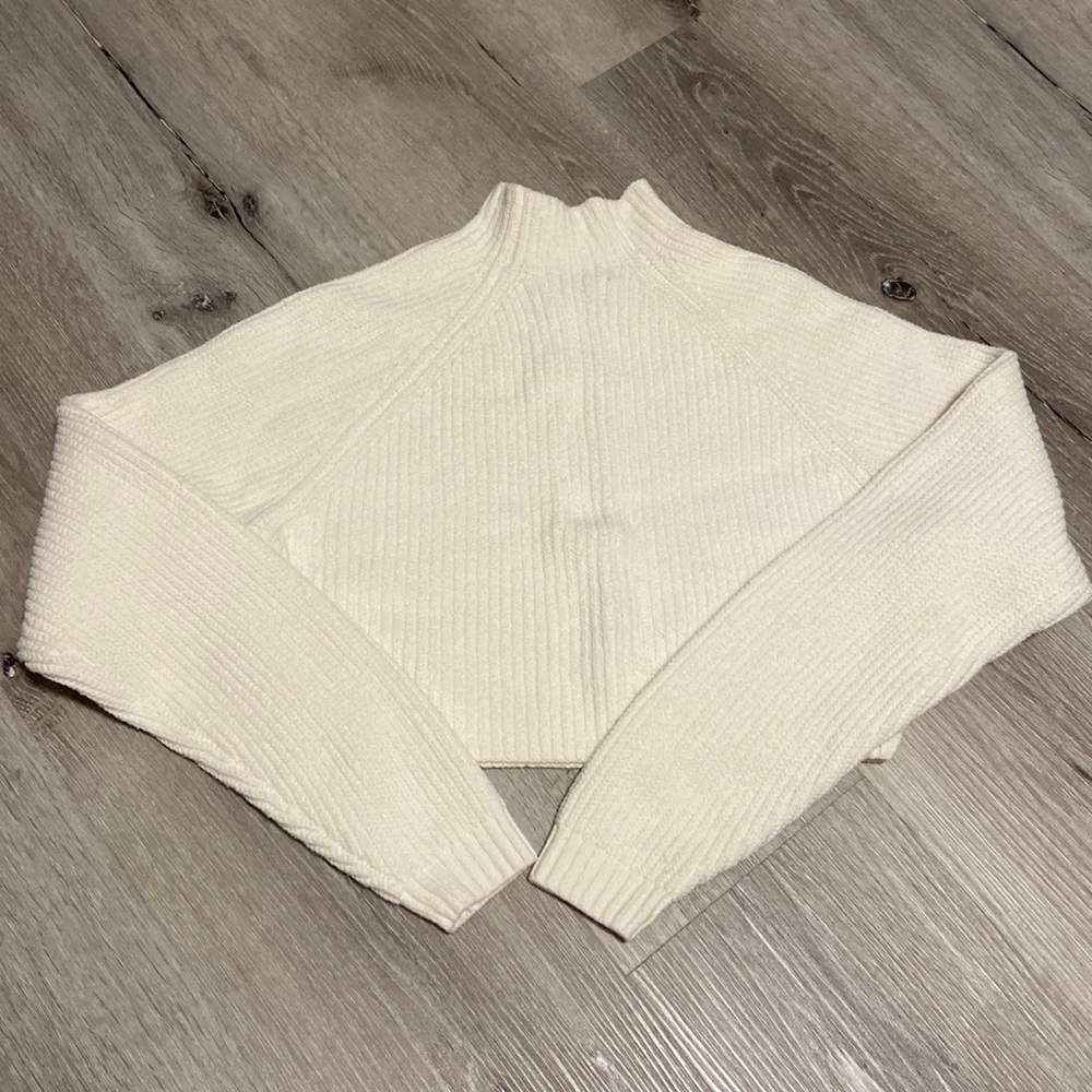 white Hollister XS cropped knit turtleneck sweater